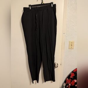 Like New Roots Anywhere 7/8 Pull On Pants - Large - Black